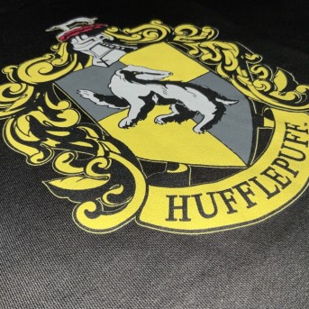 Sudadera Escudo Hufflepuff Negro - Harry Potter Exclusiva REINO de juguetes 2